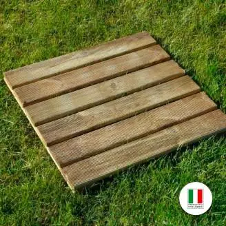 Dalle en bois moletée 50x50 pour terrasse et jardin extérieur